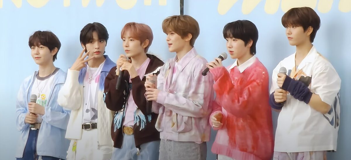 데뷔 직후인 2024년 3월 16일 서울 팬미팅의 NCT WISH.