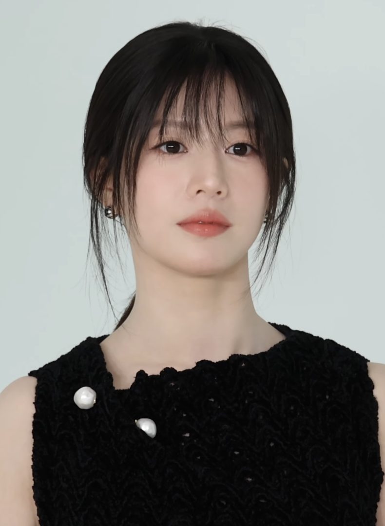 Go Youn-jung at a photo call on May 26, 2026, two days after the finale.