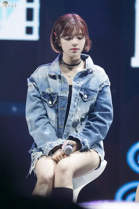 171030 트와이스 LIKEY 쇼케이스 정연 (1).jpg
