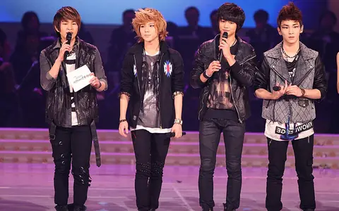 Shinee at the KBS inaugural concert 03.jpg