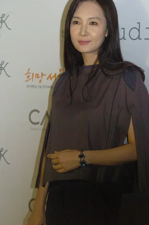 Chae Si-Ra.jpg