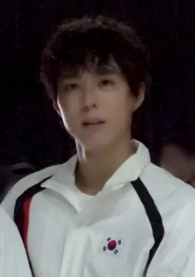 박보검 Park Bo-gum in a photoshoot for Good Boy 3.png