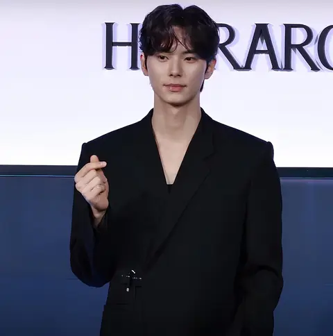 Lee Chae-min 이채민 - Netflix original series "Hierarchy (하이라키)" production presentation.jpg