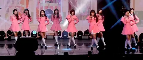 프로미스나인(fromis 9) 상큼미 터지는 데뷔 무대 'To. Heart' (1).jpg