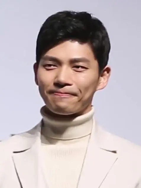Ji Sung-hyun in 2017.jpg