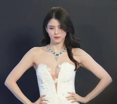 Han So-hee at Boucheron event photo call, 8 November 2024 06.png