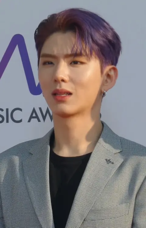 190424 Kihyun The Fact Music Awards (2).png
