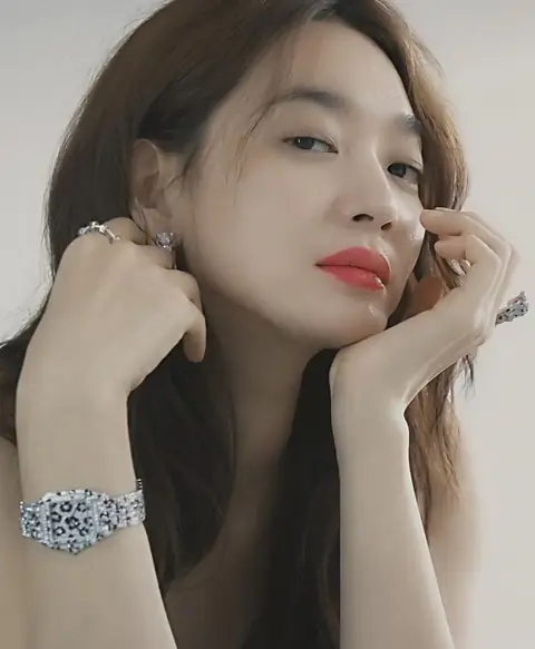 Shin Min-a for Marie Claire Korea December 2018.jpg