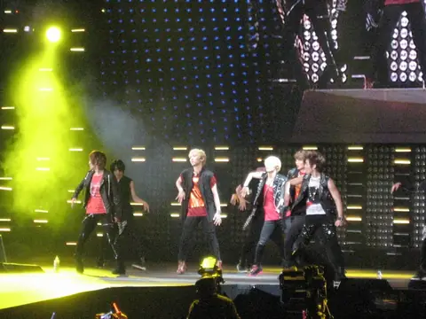 SHINee performs "Ring Ding Dong" at the SMTown Live NY.jpg