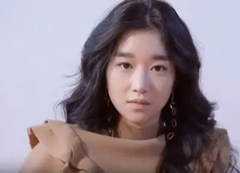(Marie Claire Korea) 활짝 핀 서예지.jpg