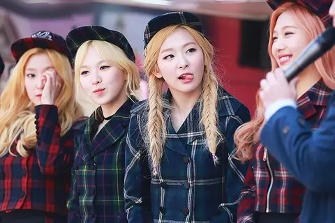 Red Velvet at fansing Ice Cream Dating in Sinchon 03.jpg