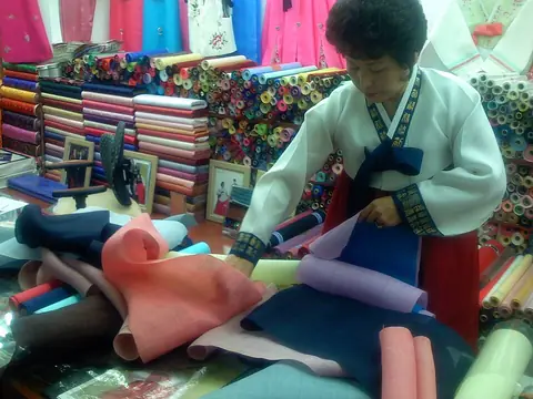 Korea-Hanbok-Dongdaemun.market.jpg