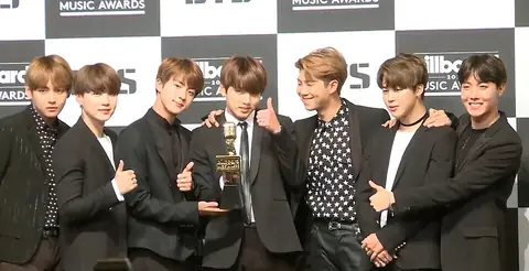 170529 BTS at a press conference for the BBMAs 3.jpg