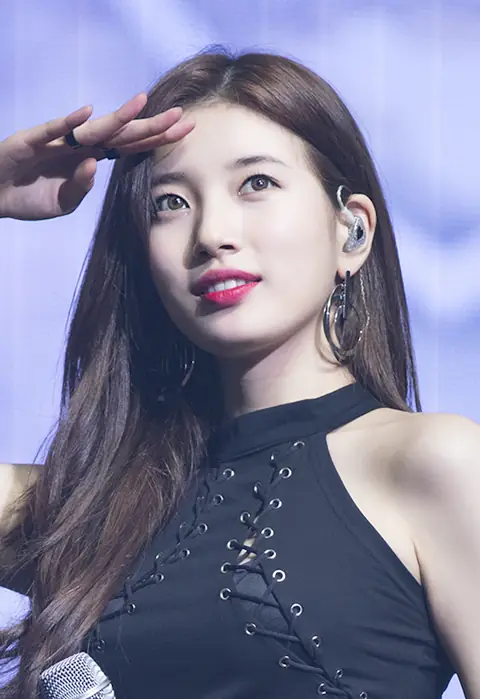 Suzy Bae at fansigning on July 7, 2018 (6).jpg