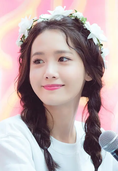 Im Yoon-ah at fansigning event on August 13, 2017 (2).jpg