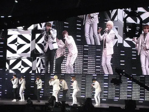 Super Junior performs "Mr. Simple" at SMTown NY.jpg
