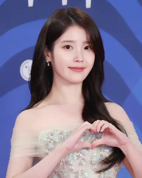 250718 IU (아이유).png