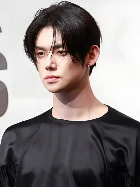 Choi Yeon-jun at a Dior event in 2025 02.jpg