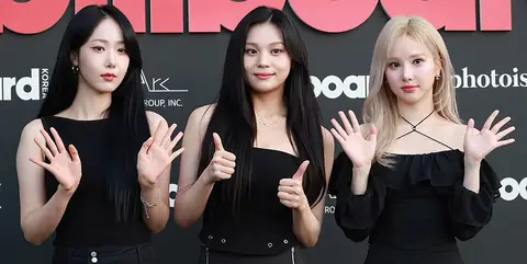 Viviz in August 2024L–R: SinB, Umji, and Eunha