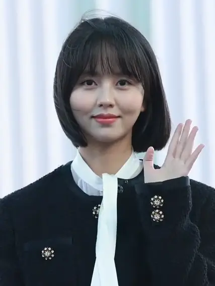 Kim So-hyun Airport Departure February 2025.png