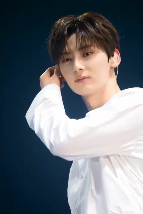 뉴이스트(NU'EST) 민현(MINHYUN) 디스패치HD 06.png