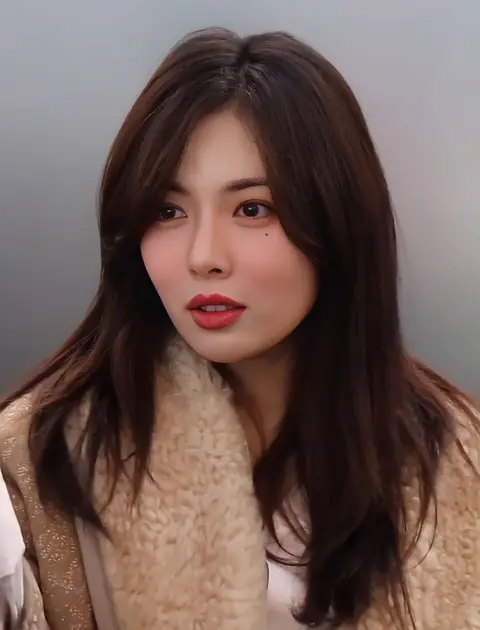 Hyuna at Incheon Airport on January 10, 2020.png