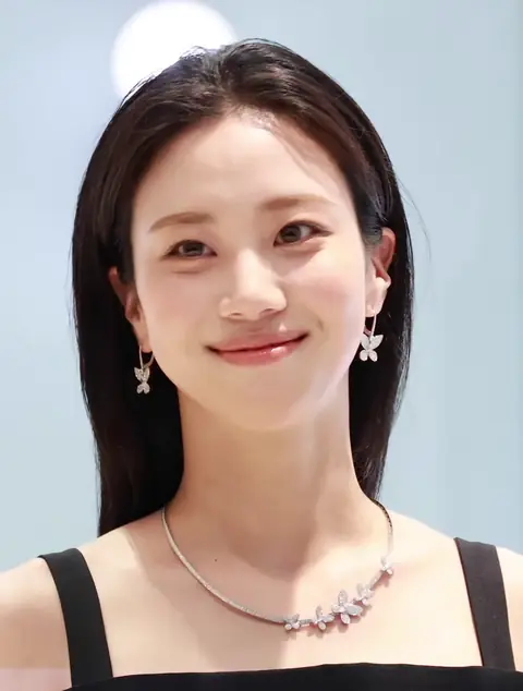Hong Hwa-yeon for GRAFF, 27 March 2025.png