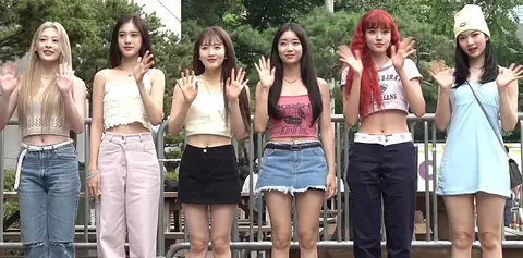 STAYC pada tahun 2022 Dari kiri ke kanan: Seeun, J, Sieun, Sumin, Yoon, Isa