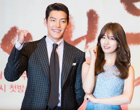 Kim Woo-bin and Bae Suzy at "Uncontrollably Fond" press conference, 4 July 2016 03.jpg