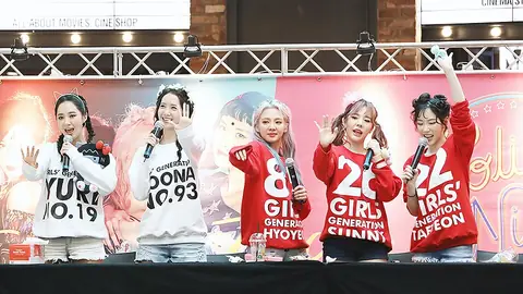 Girls' Generation at fansigning event in August 2017 03.jpg