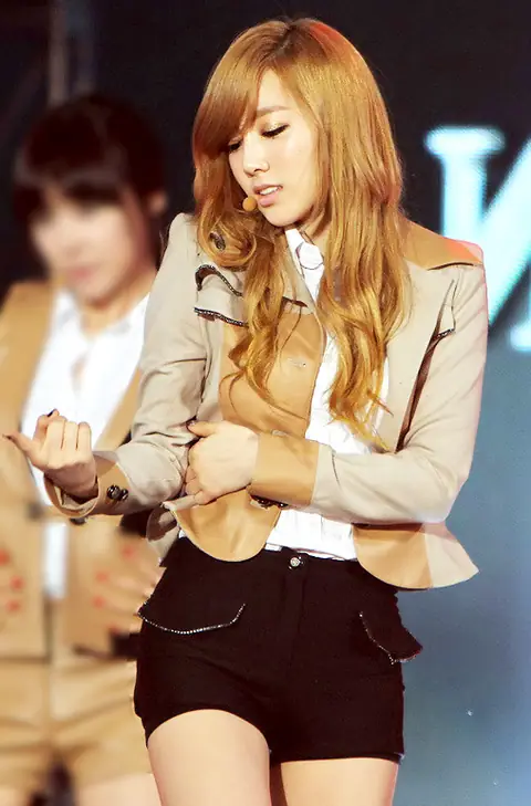 Taeyeon, Nongshim Love Sharing Concert, Nov 2011.jpg