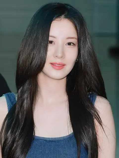 240906 Seohyun @ Incheon International Airport 051 (cropped).jpg