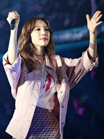 Kim Tae-yeon in Best of Best Concert on April 21, 2018 (1).jpg