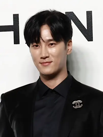 Ahn Bo-hyun in September 2023.png