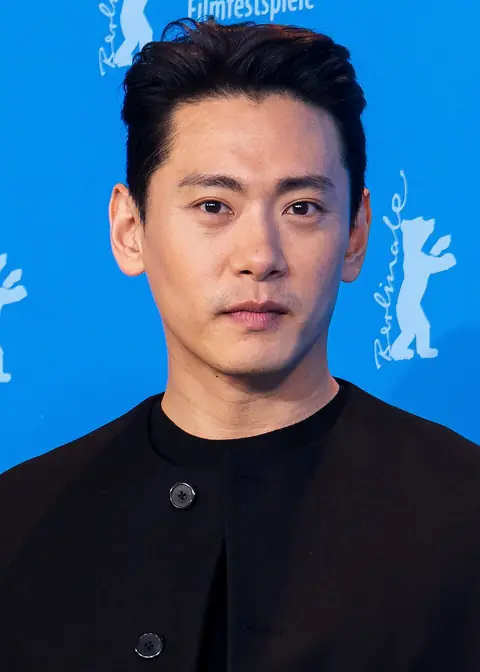MKr22891 Teo Yoo (Past Lives, Berlinale 2023)-2 (cropped).jpg