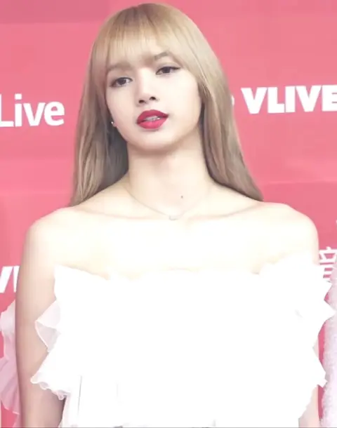 20190106 (NEWSEN) 블랙핑크(BLACKPINK), 수줍은 많은 소녀지만 돋보이는 아름다운 미모 (Golden Disc Awards 2019) (7).jpg