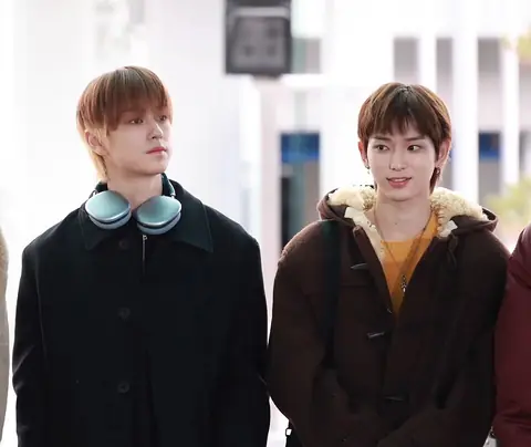 2023-11-25 &TEAM airport departure-5 (cropped).jpg