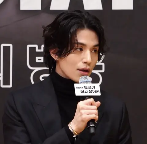 이동욱 2019.jpg