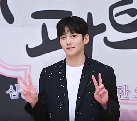 170510 드라마 '수상한 파트너' 제작발표회 지창욱 (1).jpg