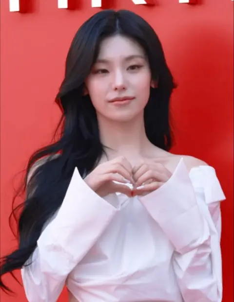 Hwang Yeji 02.jpg