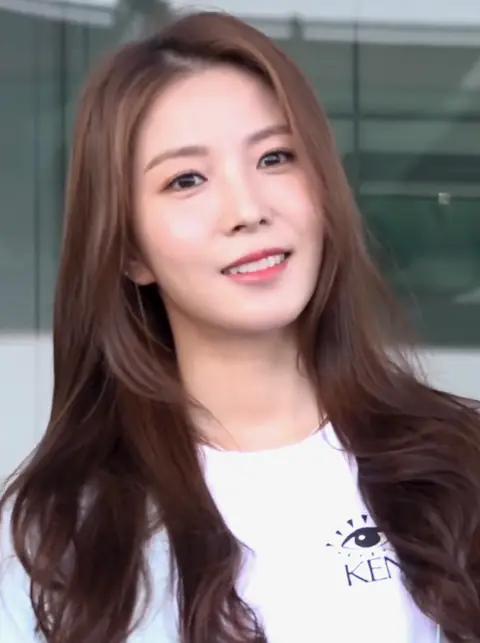 BoA at Incheon Airport on May 15, 2019 (1).png