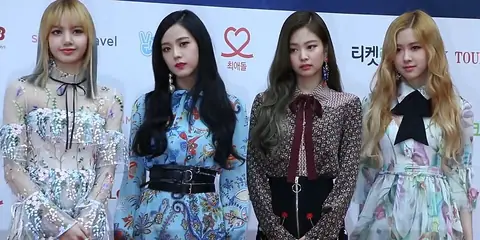 (TV10) 독보적 블랙핑크 (제6회 가온차트 뮤직 어워즈 레드카펫).jpg