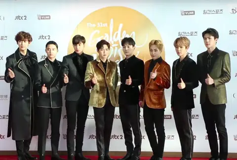 Exo on Golden Disk Red Carpet 2017.png