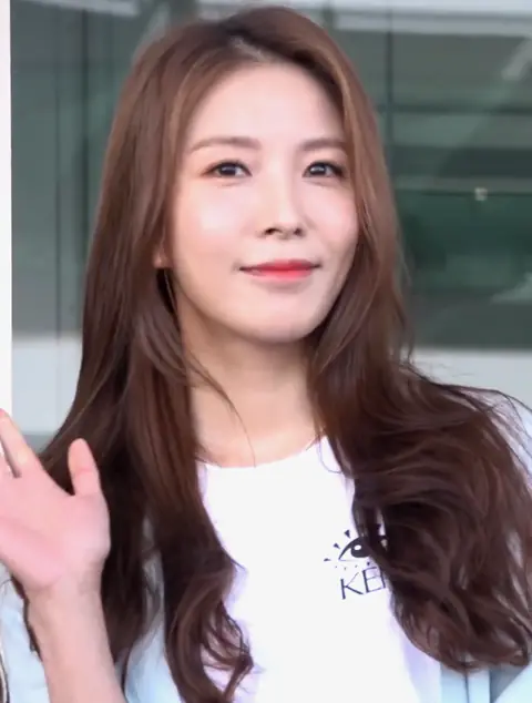 BoA at Incheon Airport on May 15, 2019 (2).png
