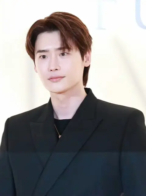 240314 Lee Jong-suk.jpg