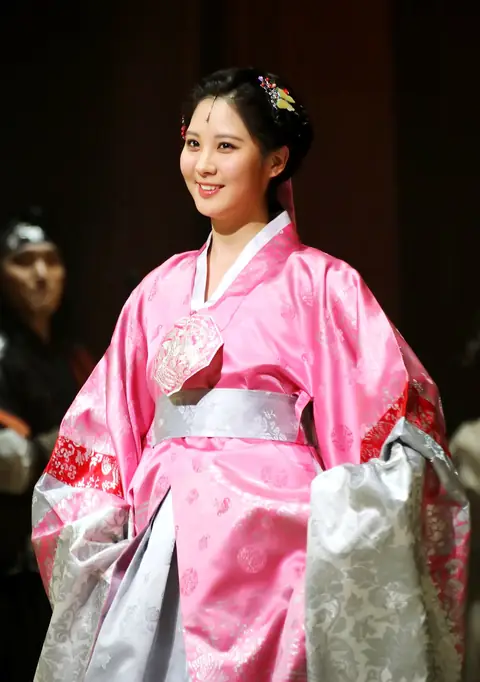 Seohyun in "The Moon Embrace The Sun".jpg