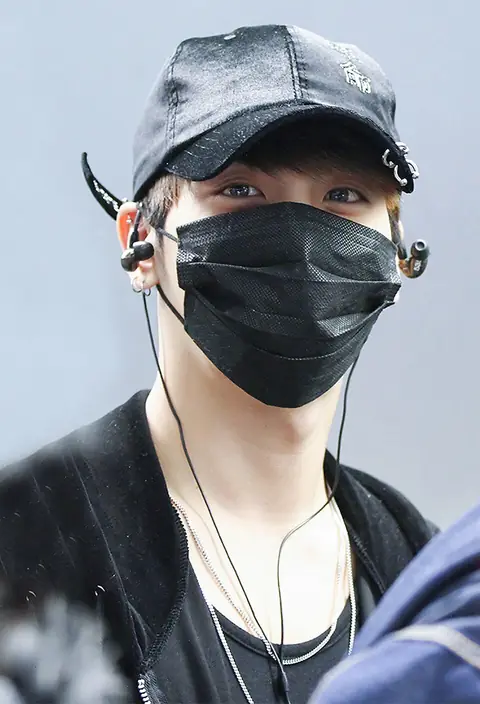 Kim Jong-hyun at Incheon International Airport on March 1, 2017.jpg