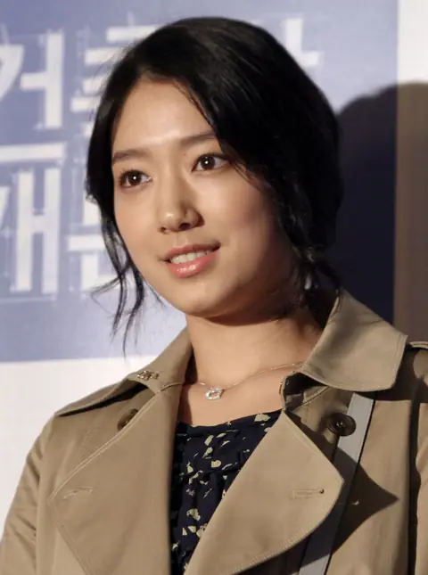 120313 건축학개론 VIP 시사회 박신혜 직찍.jpg