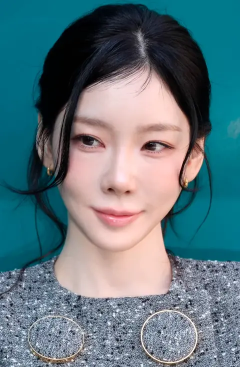 Taeyeon at Gucci PhotoCall on October 22, 2025.png