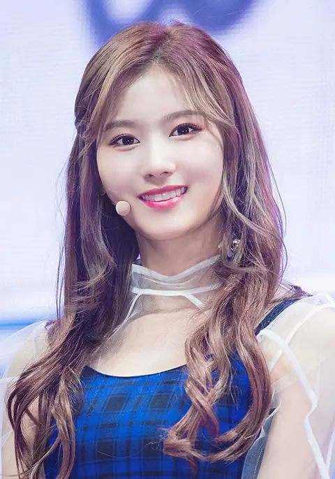 Minatozaki Sana in a showcase on October 30, 2017 (2).jpg